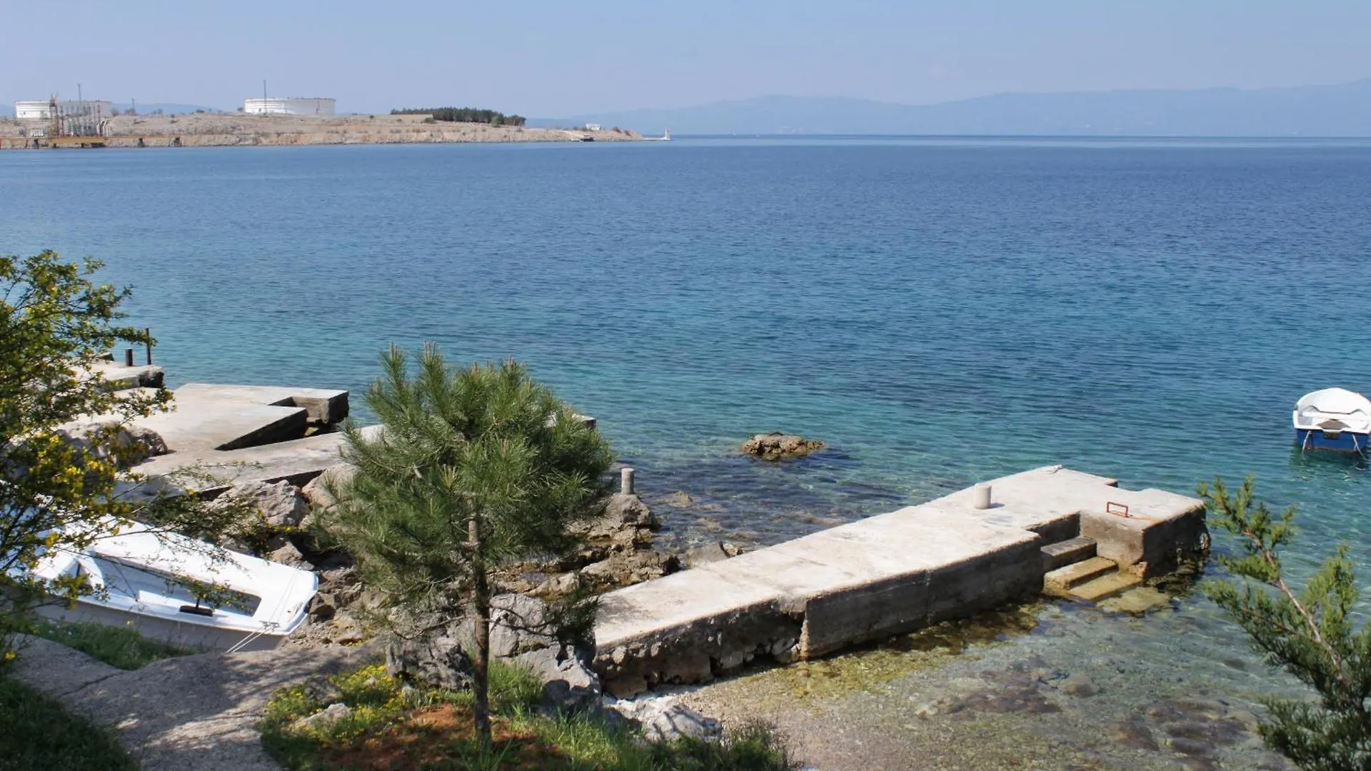 Apartments With A Parking Space Omisalj, Krk - 22474 Croatia